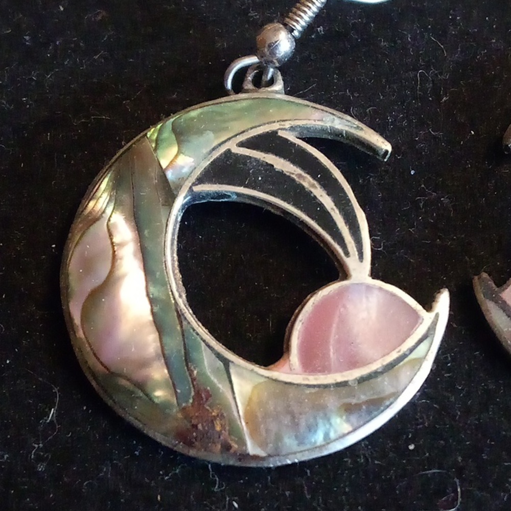 Beautiful Mexican silver moon earrings with abalone inlays - Picture 3 of 4